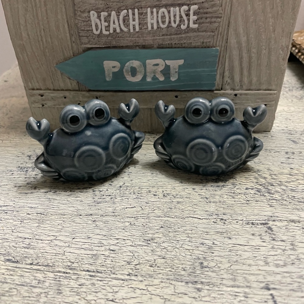 🍭2/$10 Cracker Barrel Blue Ceramic Crab Salt & Pepper Shakers